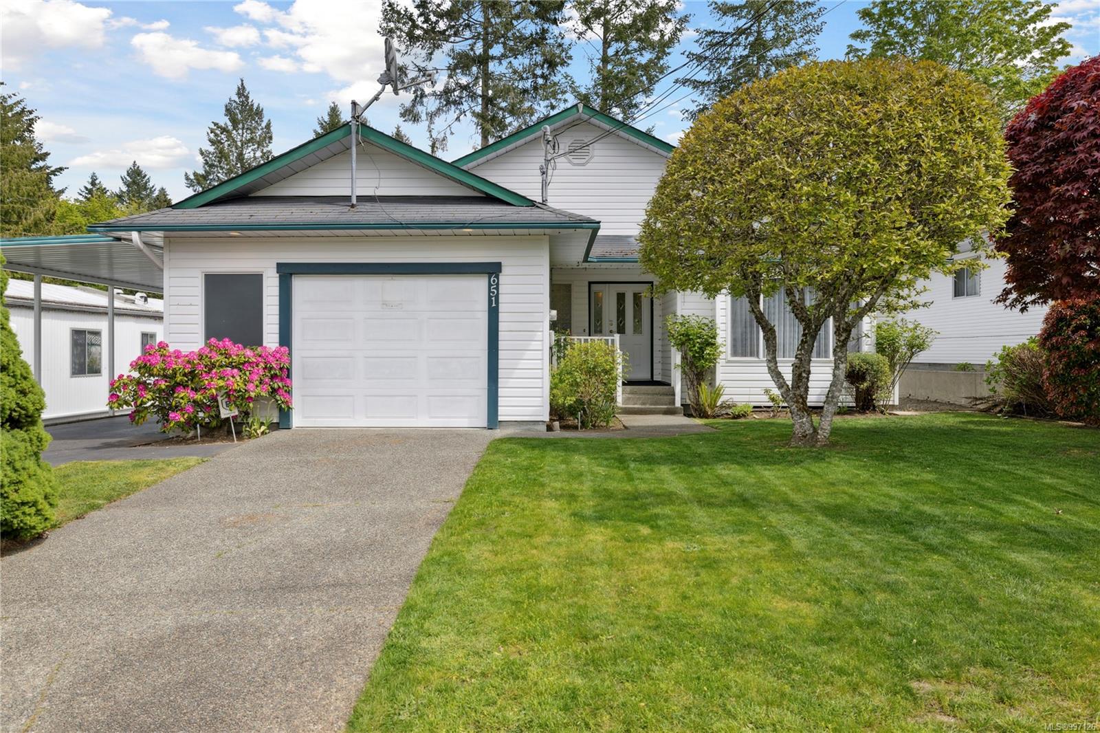 $649,900 - 651 Alderwood Dr<br>British Columbia, V9G 1R5