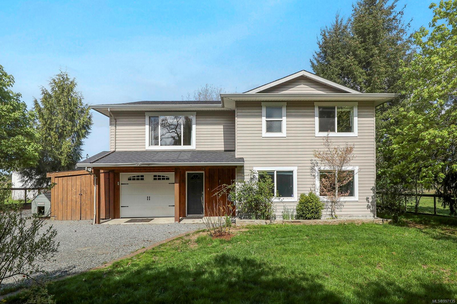 $989,900 - 5252 Headquarters Rd<br>British Columbia, V9N 5M6