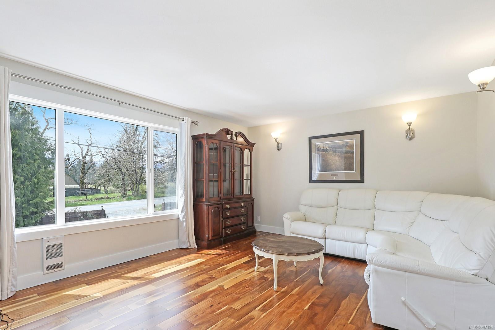 $989,900 - 5252 Headquarters Rd<br>British Columbia, V9N 5M6