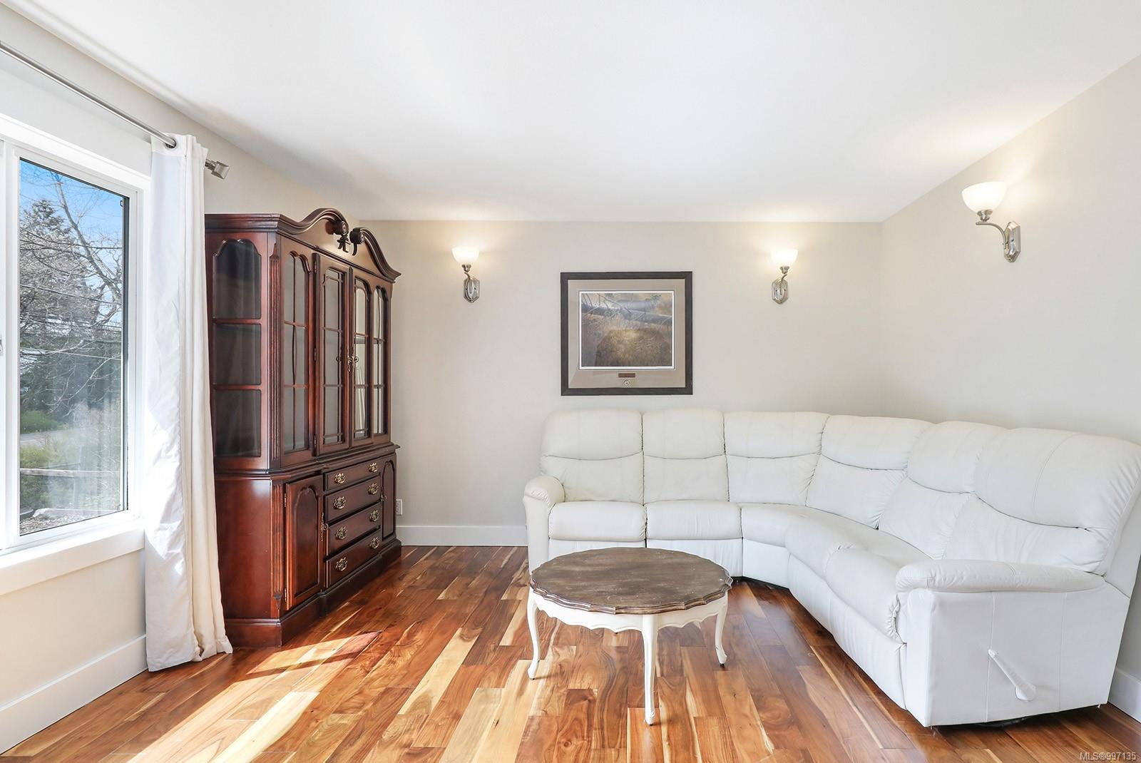 $989,900 - 5252 Headquarters Rd<br>British Columbia, V9N 5M6