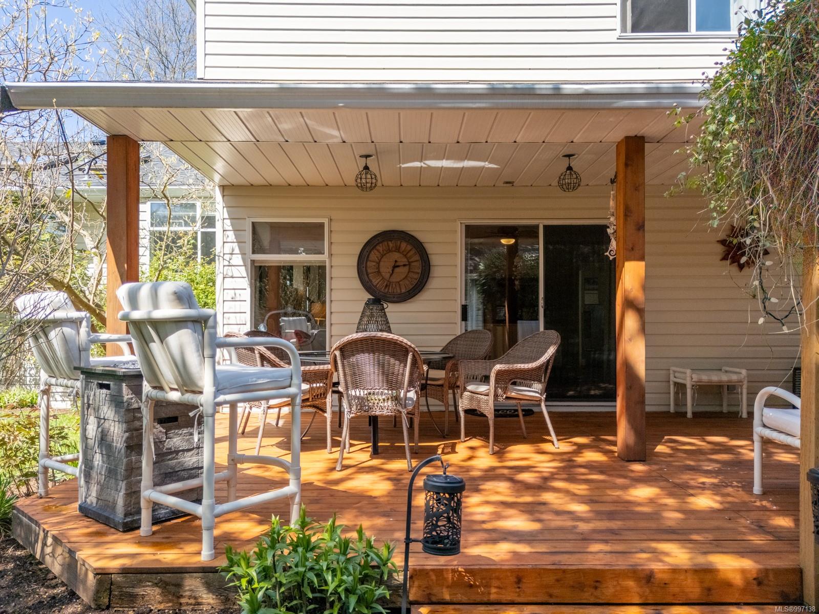 $1,088,000 - 1343 Ocean View Ave<br>British Columbia, V9M 3R2