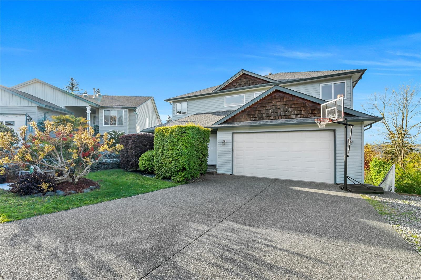 $975,000 - 517 Louise Rd<br>British Columbia, V9G 1W7