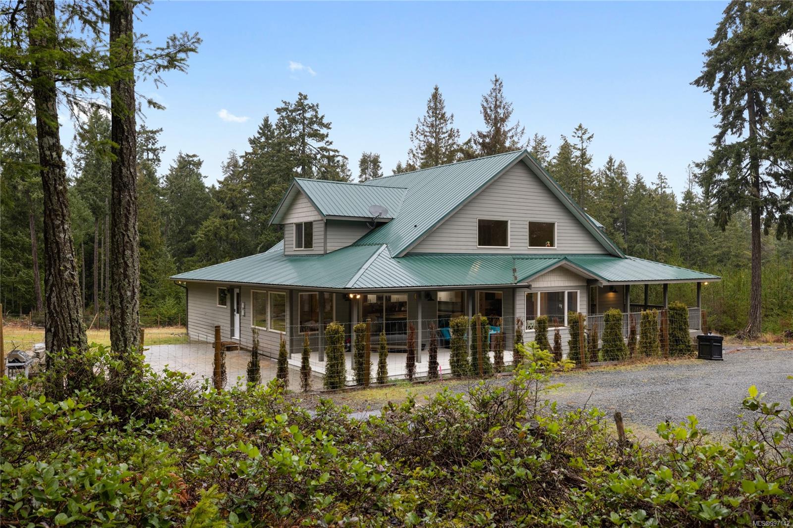 $1,699,000 - 907 Hemsworth Rd<br>British Columbia, V9K 1R3