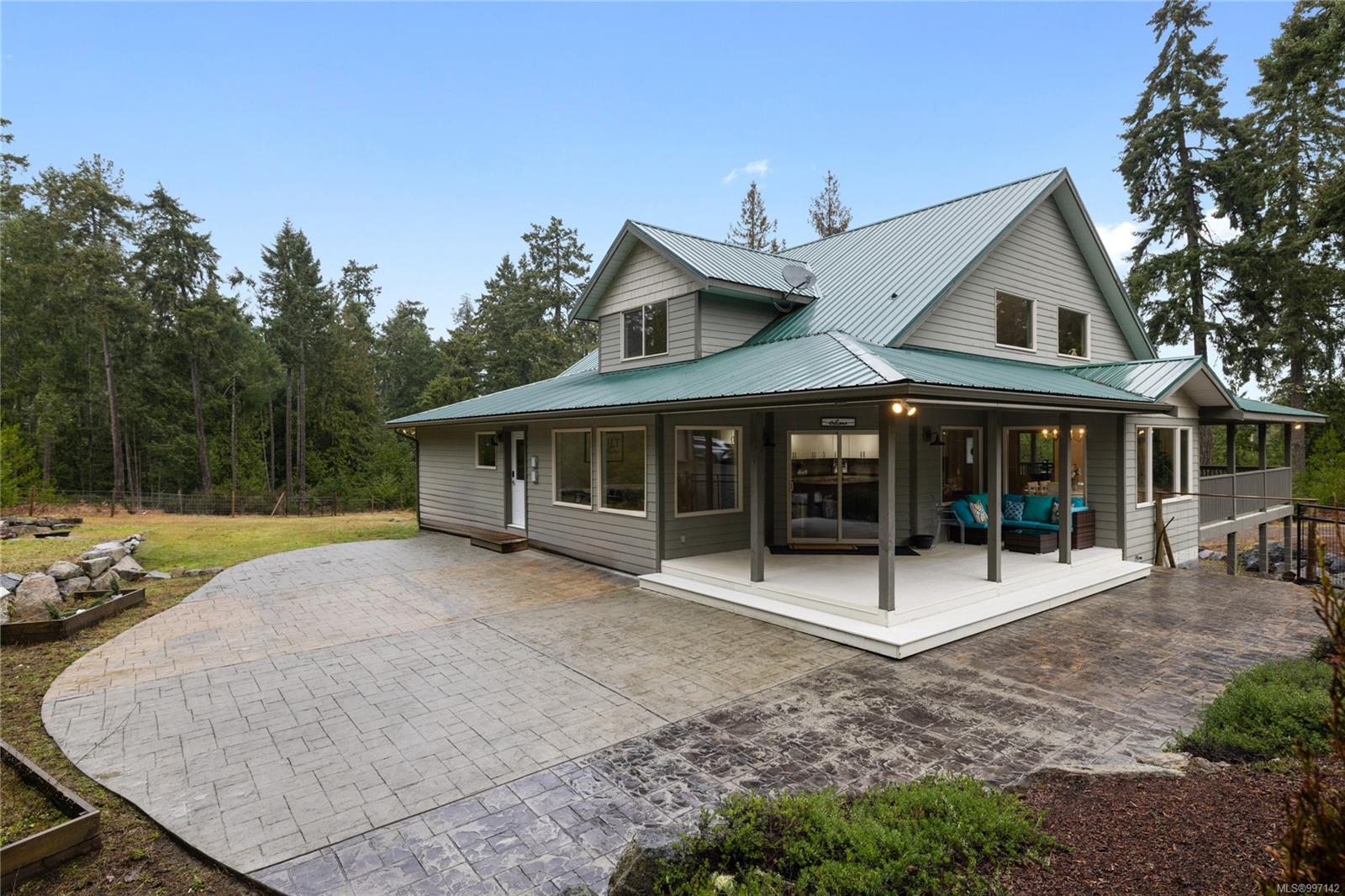 $1,699,000 - 907 Hemsworth Rd<br>British Columbia, V9K 1R3