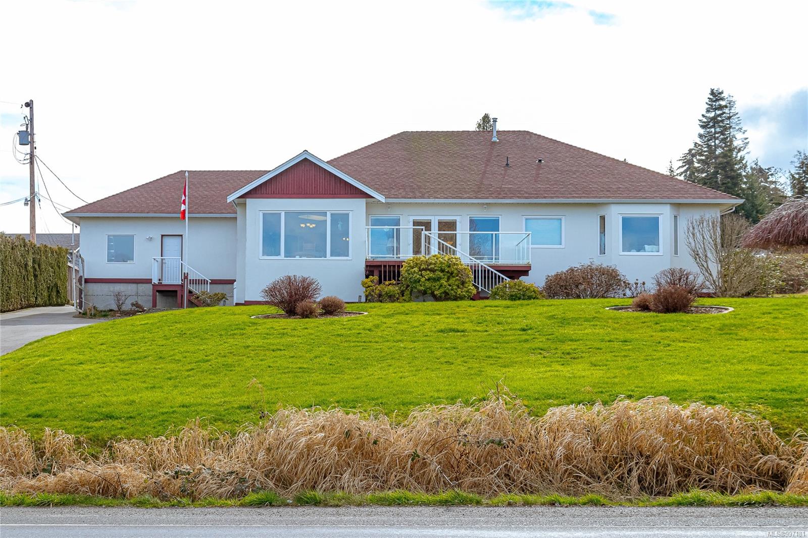 $1,025,000 - 3790 ISLAND Hwy<br>British Columbia, V9K 2C7