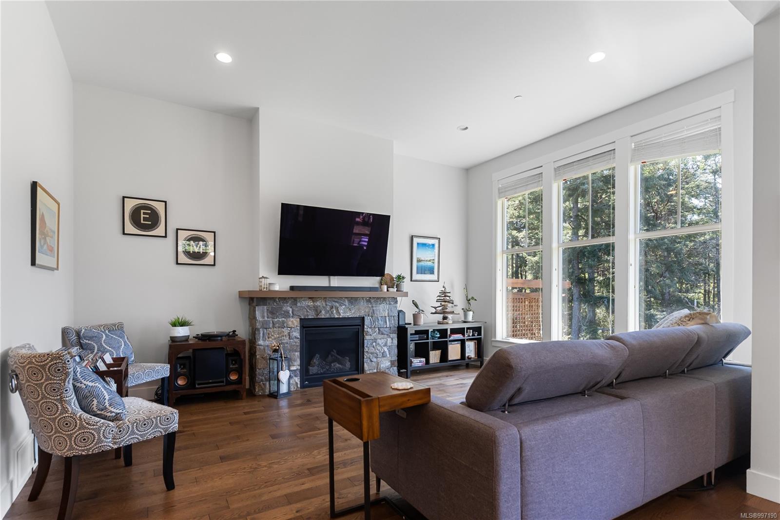 $799,900 - 5021 Currie Pl<br>British Columbia, V9V 0B3