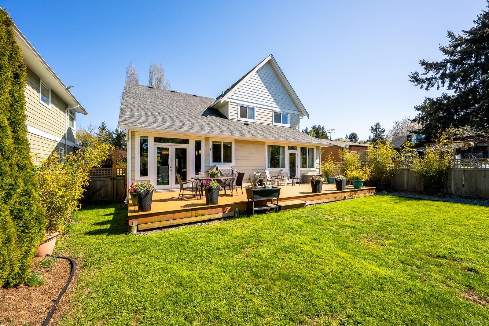 $1,260,000 - 3886 Royston Rd<br>British Columbia, V0R 2V0