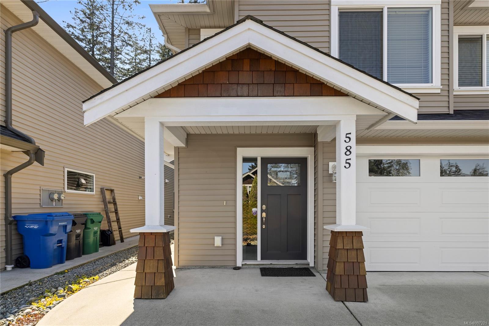 $875,000 - 585 Marisa St<br>British Columbia, V9R 0H5