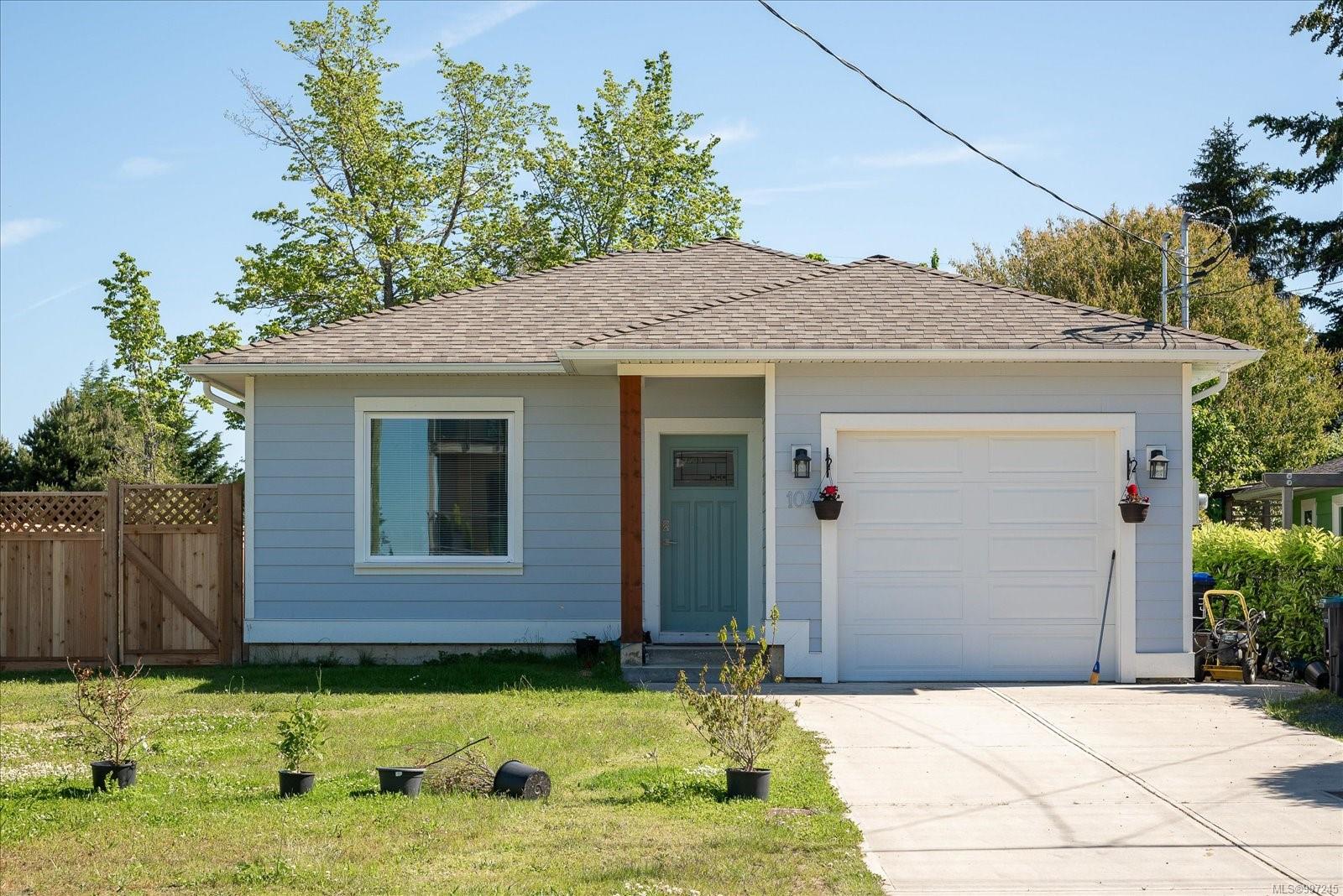 $899,900 - 104 Lee Ave<br>British Columbia, V9P 1L9