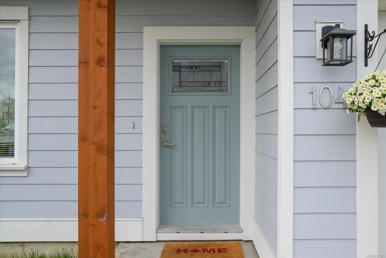 $899,900 - 104 Lee Ave<br>British Columbia, V9P 1L9