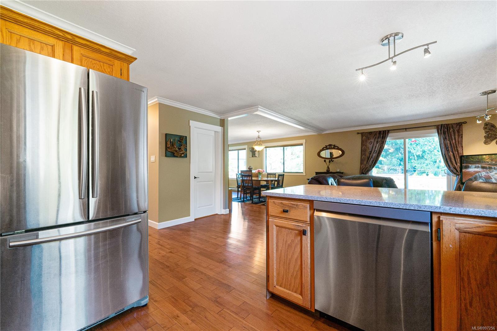 $889,000 - 154 Avalon Pl<br>British Columbia, V9V 1G3