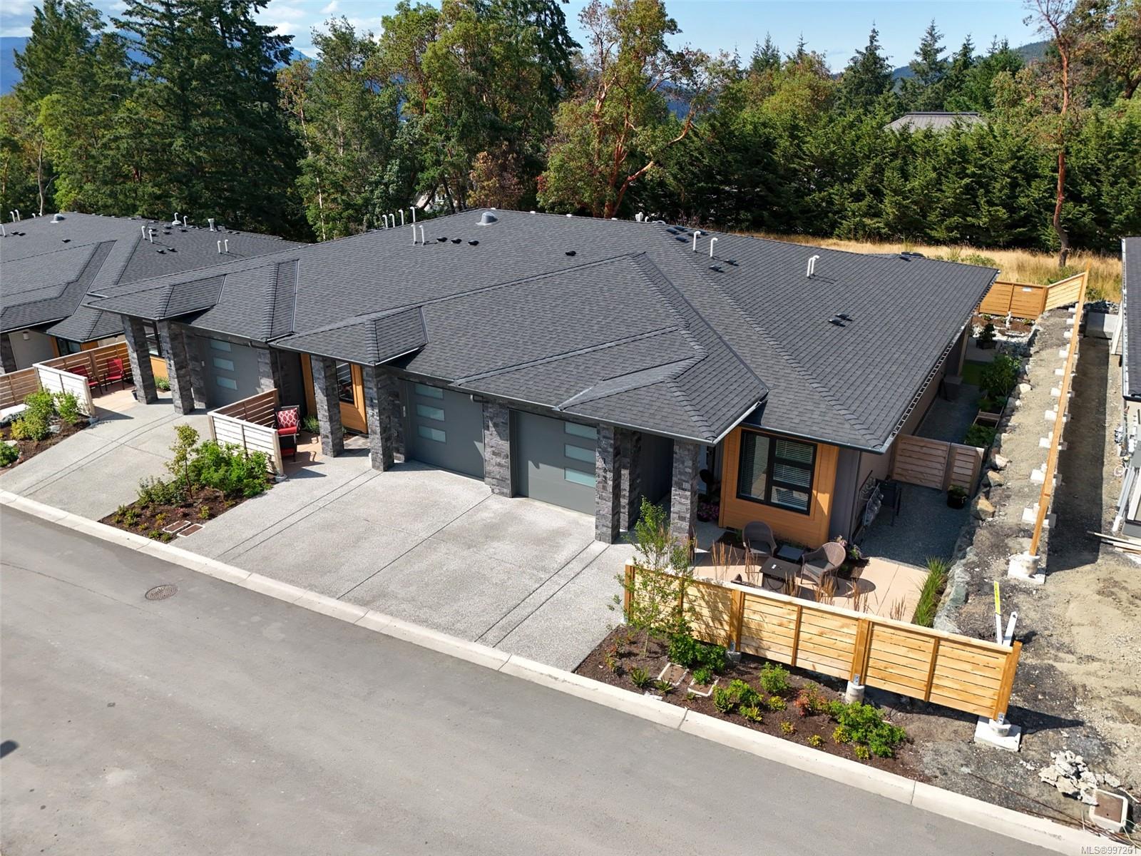$699,900 - 1234 Viewtop Rd<br>British Columbia, V9L 0H7