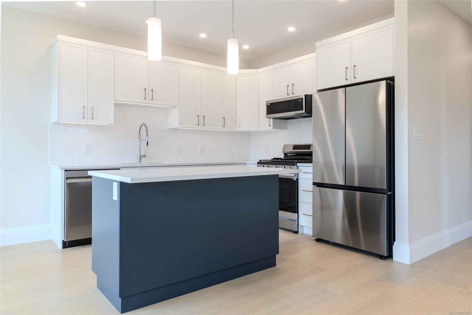 $699,900 - 1234 Viewtop Rd<br>British Columbia, V9L 0H7