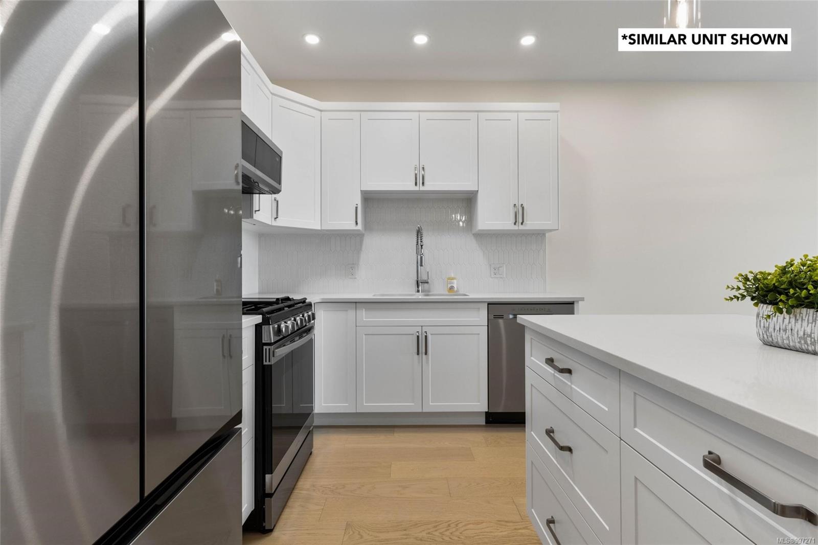 $699,900 - 1234 Viewtop Rd<br>British Columbia, V9L 0H7