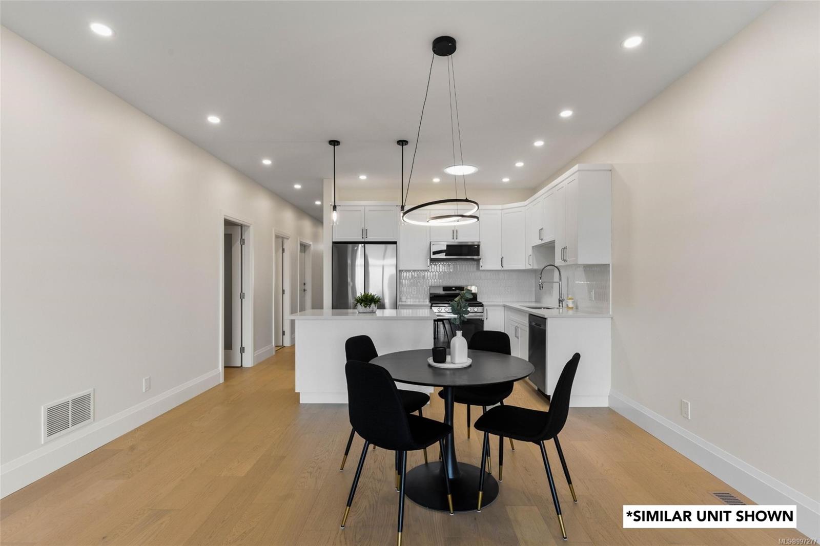 $649,900 - 1234 Viewtop Rd<br>British Columbia, V9L 0H7