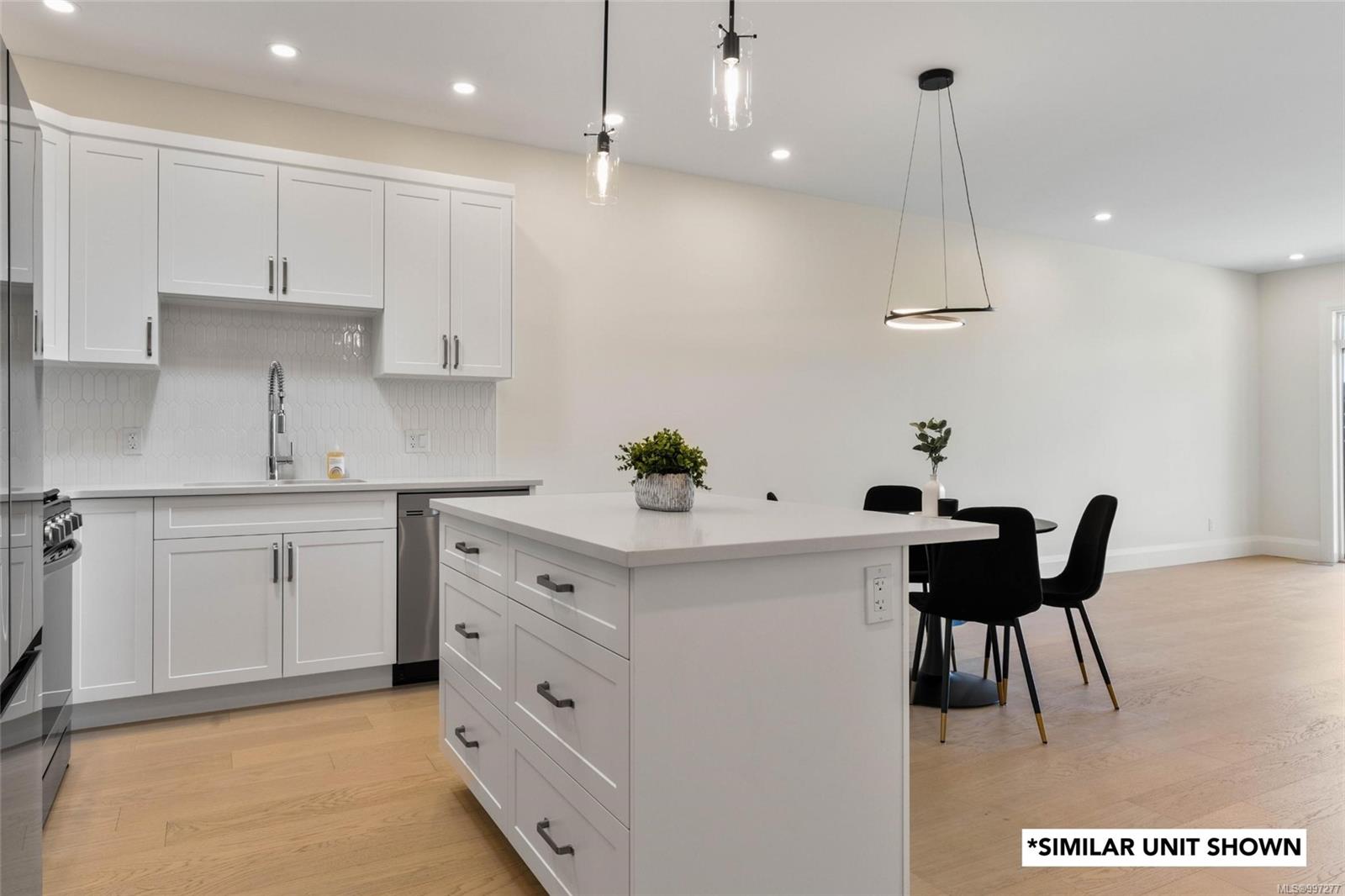 $649,900 - 1234 Viewtop Rd<br>British Columbia, V9L 0H7