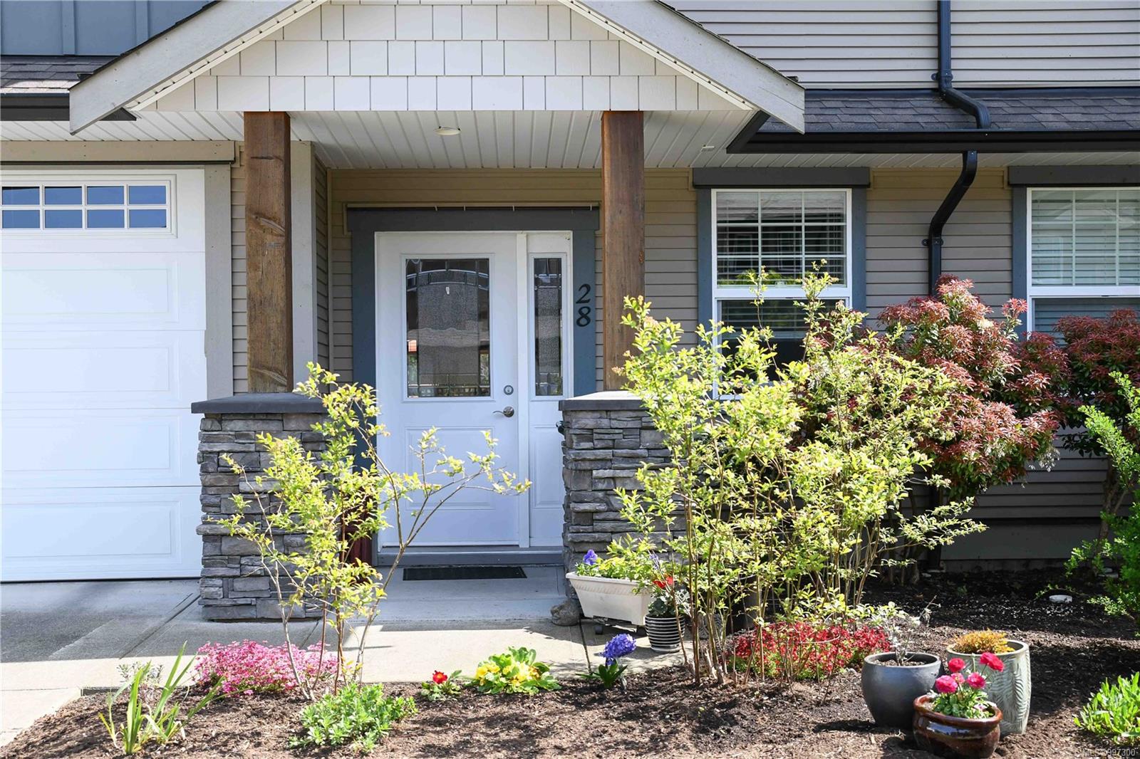 $589,500 - 2112 Cumberland Rd<br>British Columbia, V9N 2E9