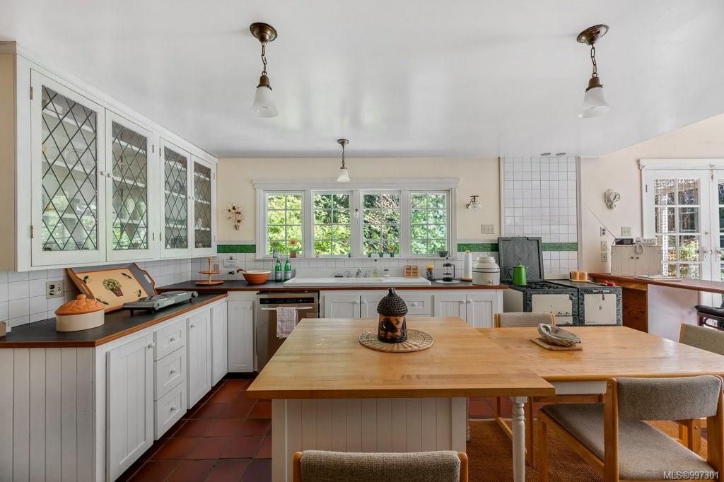 $780,000 - 1 Morewater Rd<br>British Columbia, V0R 2J0