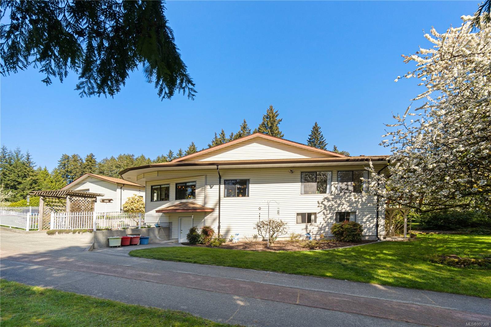 $995,000 - 2369 South Wellington Rd<br>British Columbia, V9X 1S4