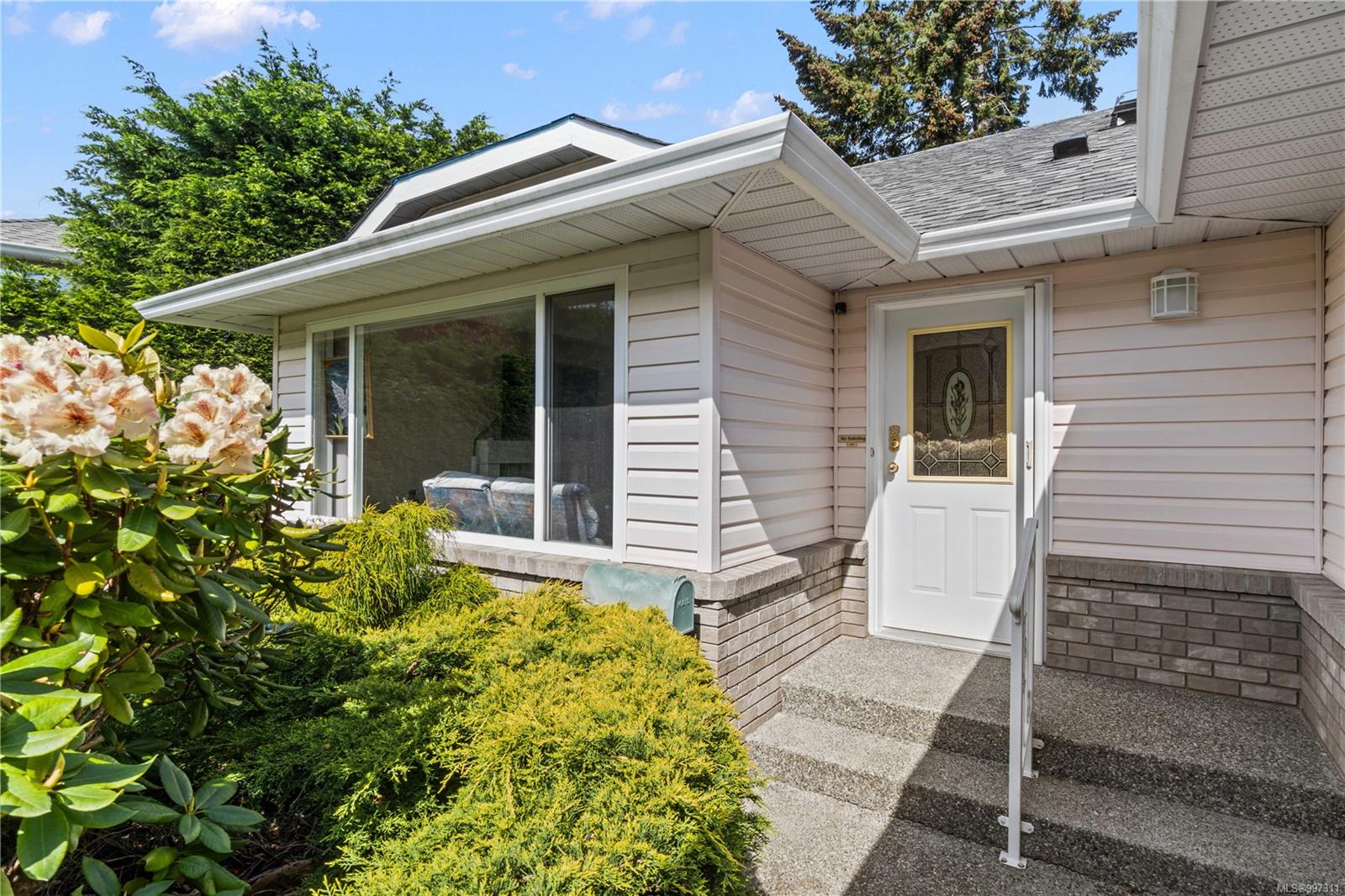 $775,000 - 4884 Logans Run<br>British Columbia, V9V 1N8