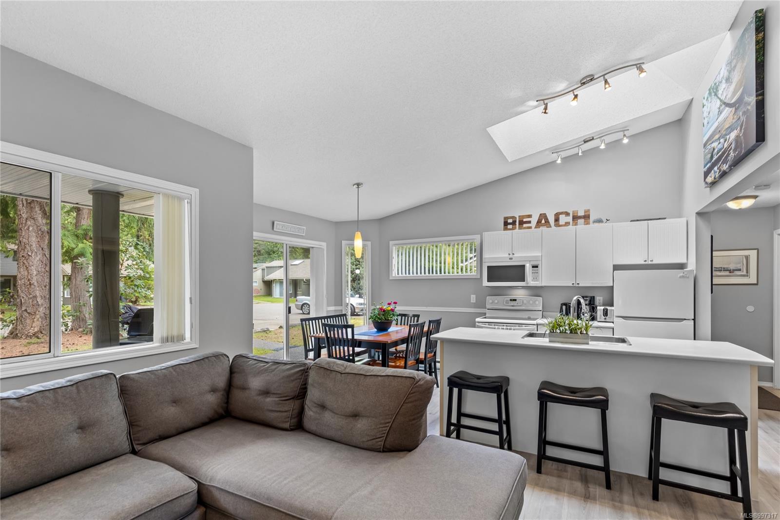 $515,000 - 1135 Resort Dr<br>British Columbia, V9P 2T6