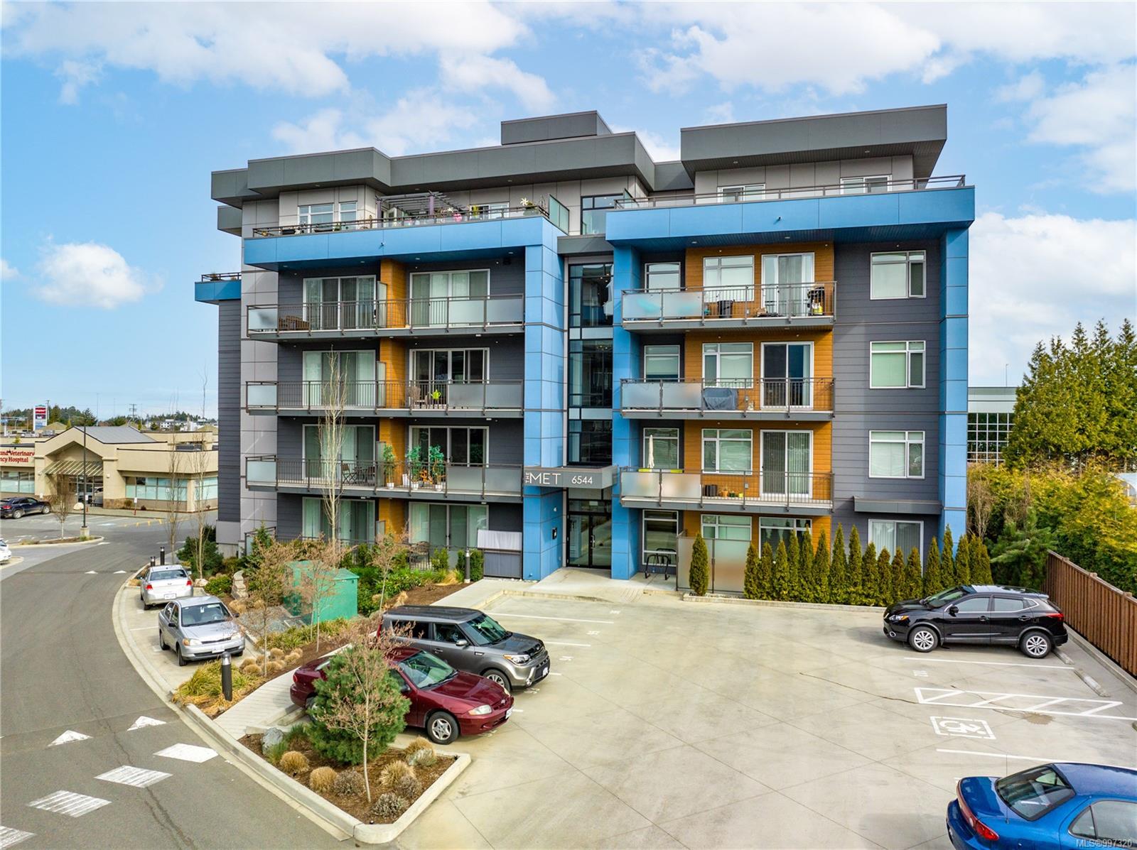 $780,000 - 6544 Metral Dr<br>British Columbia, V9T 2L8