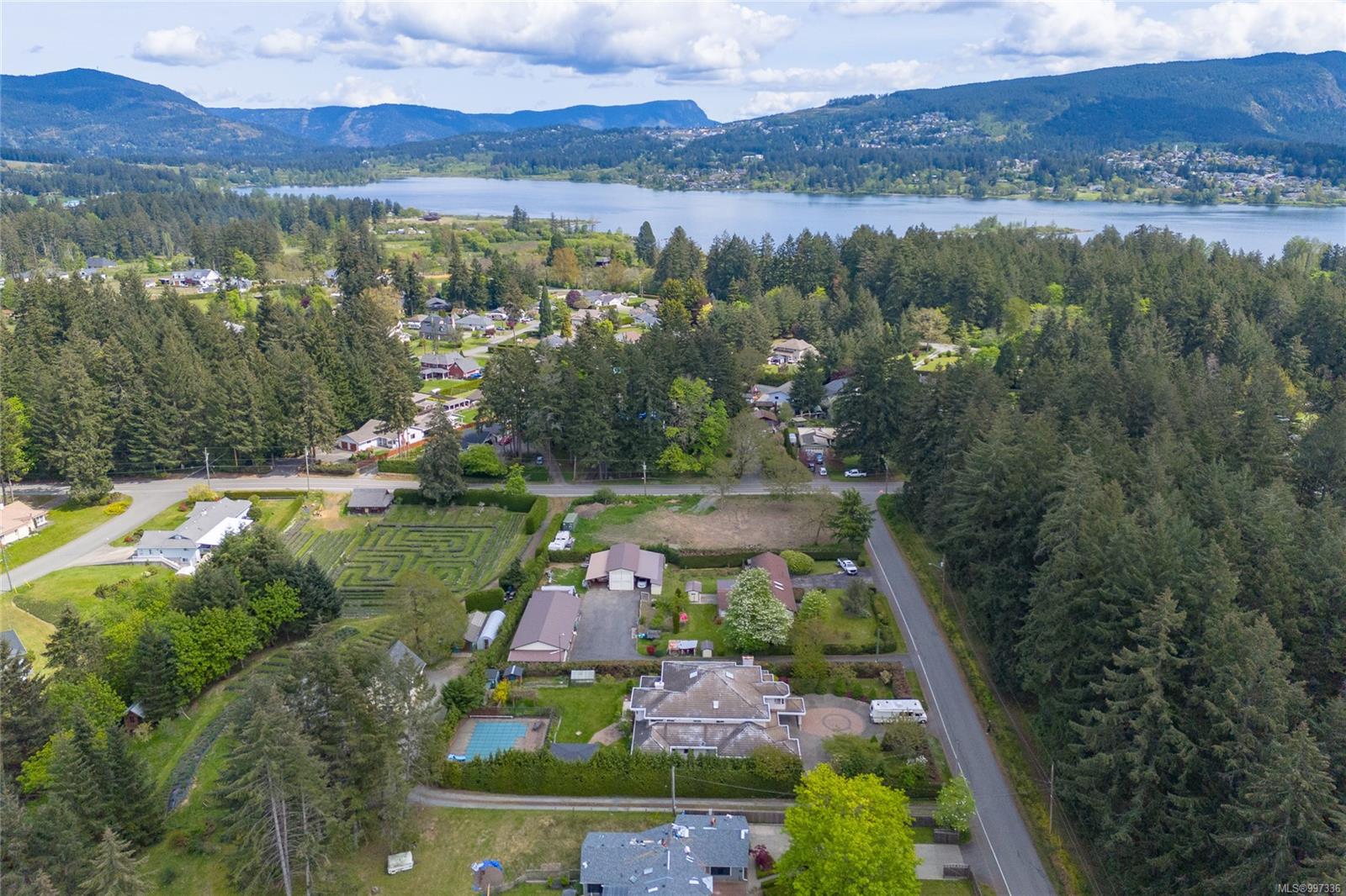$1,425,000 - 2343 Inverarity Rd<br>British Columbia, V9L 4K1
