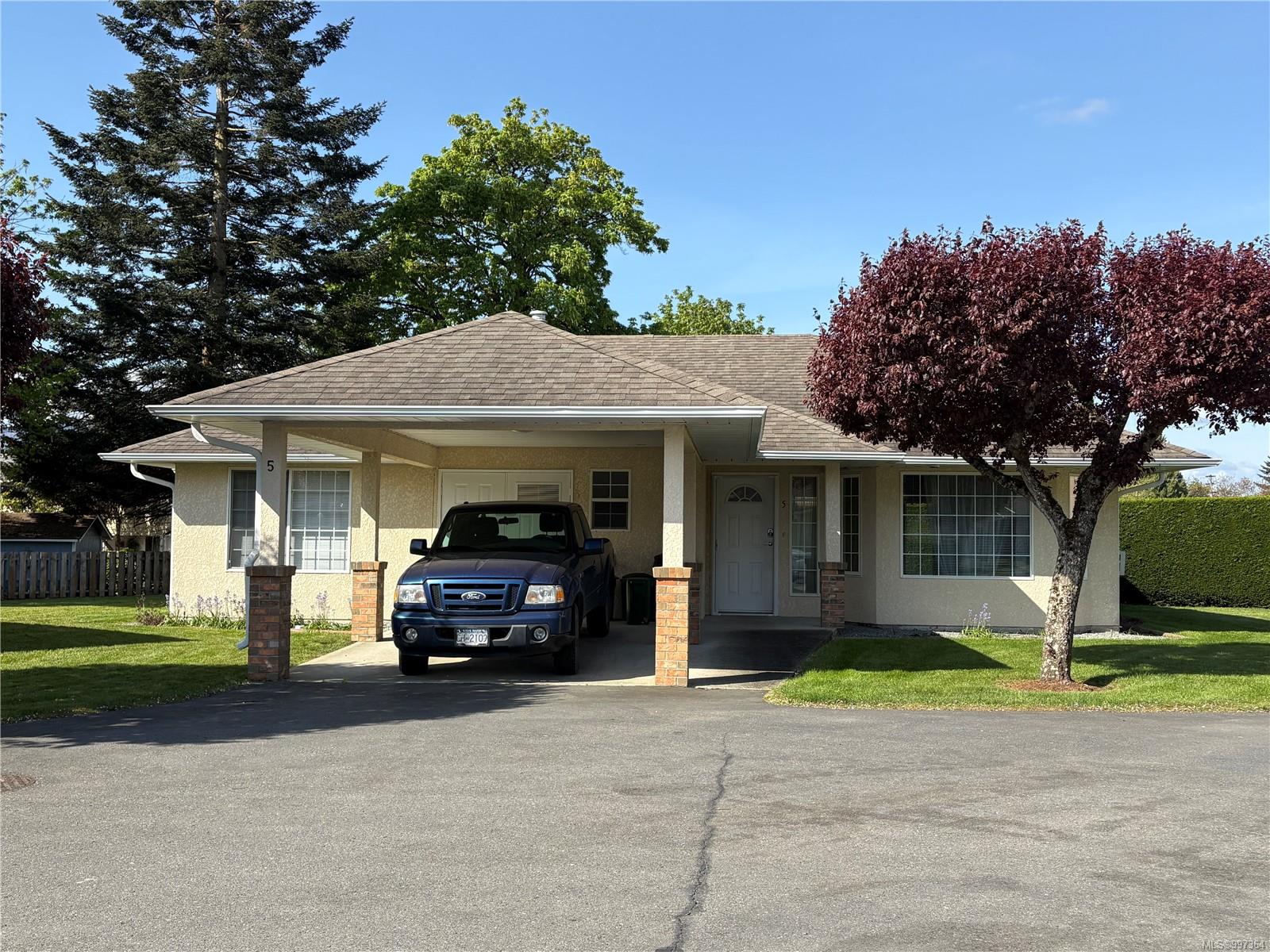 $585,000 - 1015 Trunk Rd<br>British Columbia, V9L 2S2