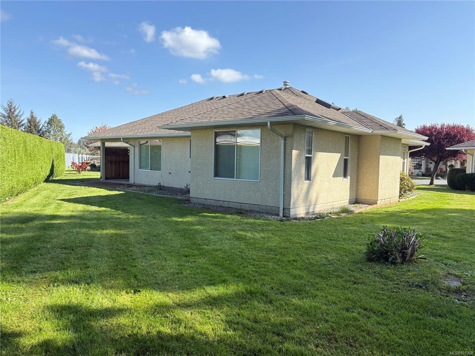 $585,000 - 1015 Trunk Rd<br>British Columbia, V9L 2S2