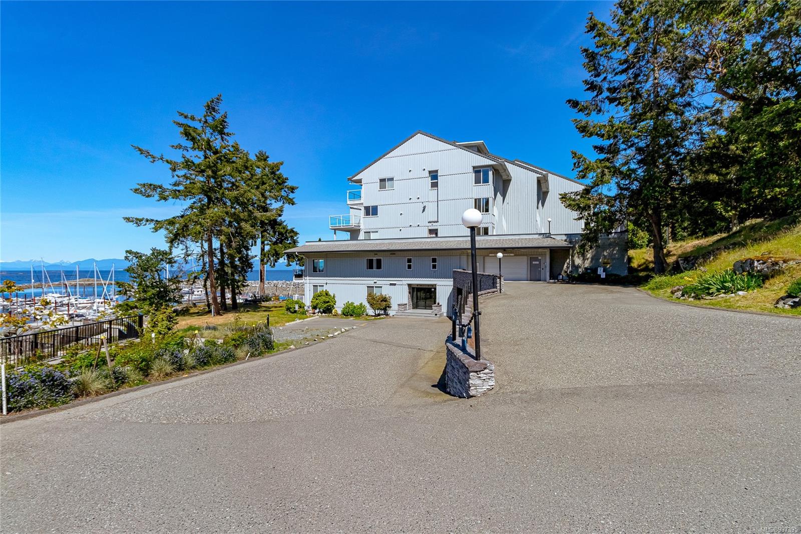 $374,000 - 3555 Outrigger Rd<br>British Columbia, V9P 9K1