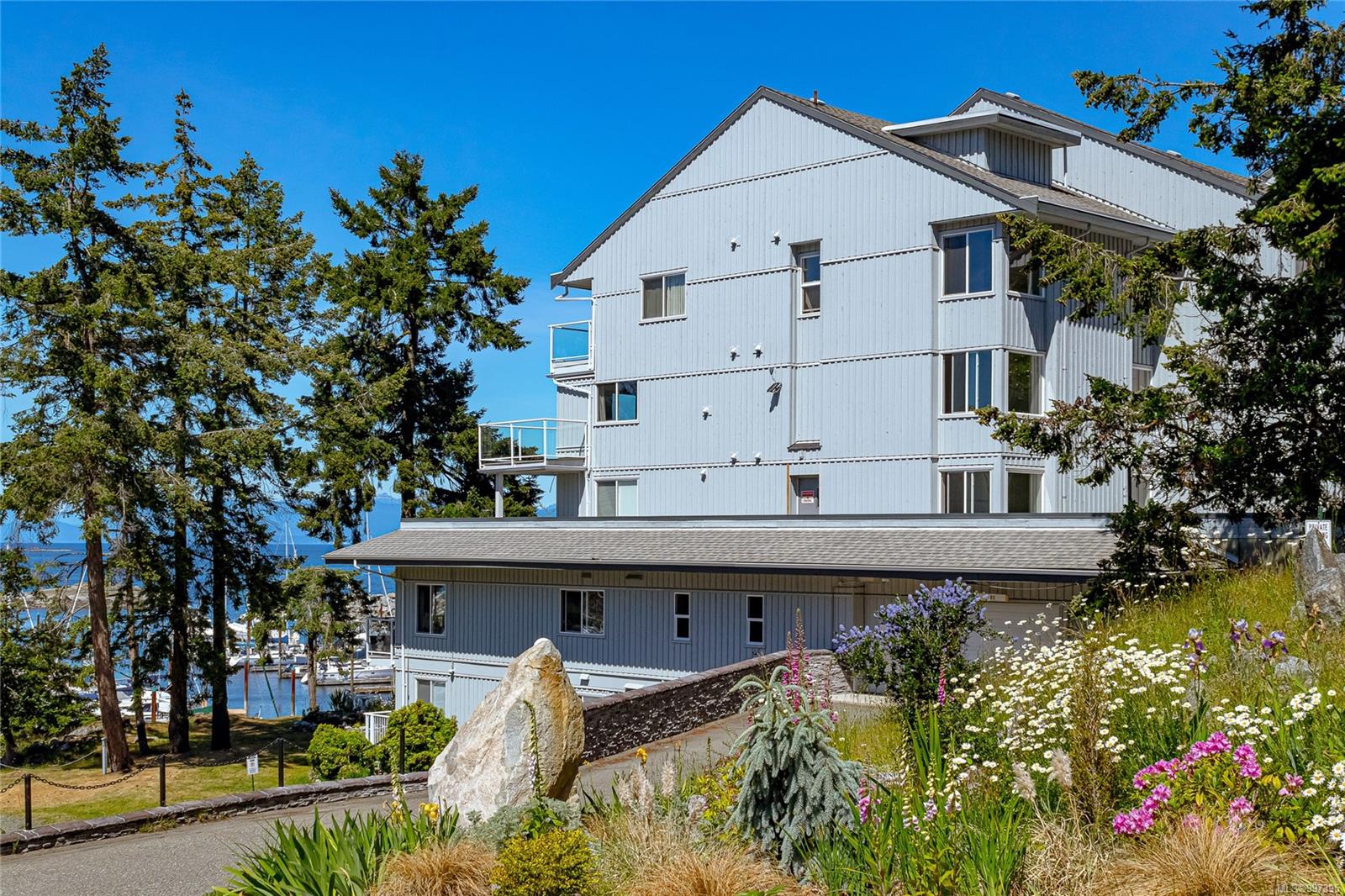 $374,000 - 3555 Outrigger Rd<br>British Columbia, V9P 9K1