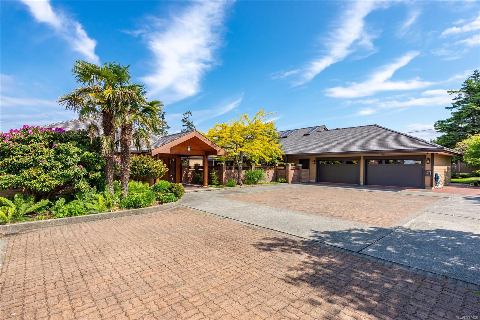 $2,350,000 - 415 Carnegie St<br>British Columbia, V9W 6N5