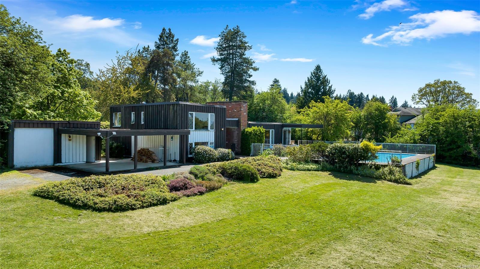 $1,795,000 - 6364 Deykin Ave<br>British Columbia, V9L 5R2