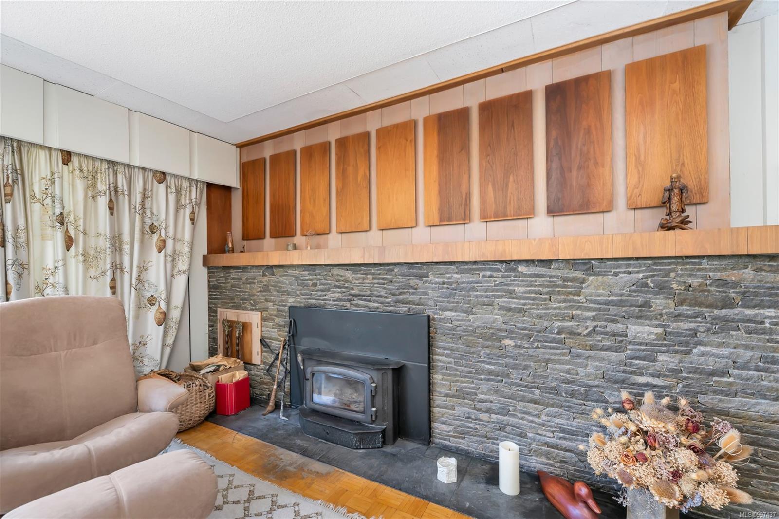 $1,795,000 - 6364 Deykin Ave<br>British Columbia, V9L 5R2