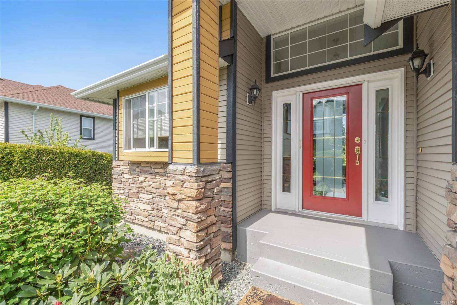 $839,000 - 523 Louise Rd<br>British Columbia, V9G 1W7