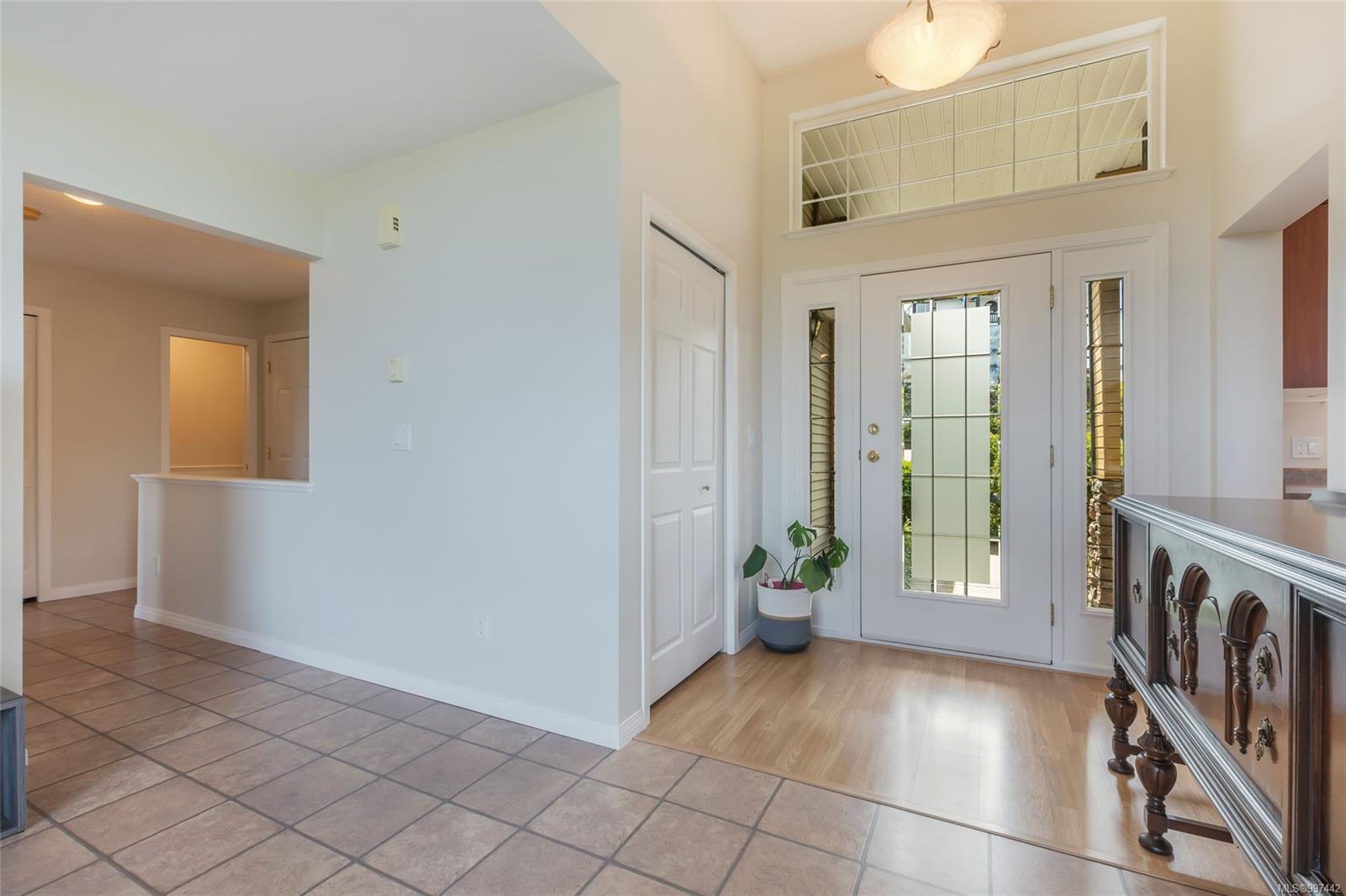 $839,000 - 523 Louise Rd<br>British Columbia, V9G 1W7