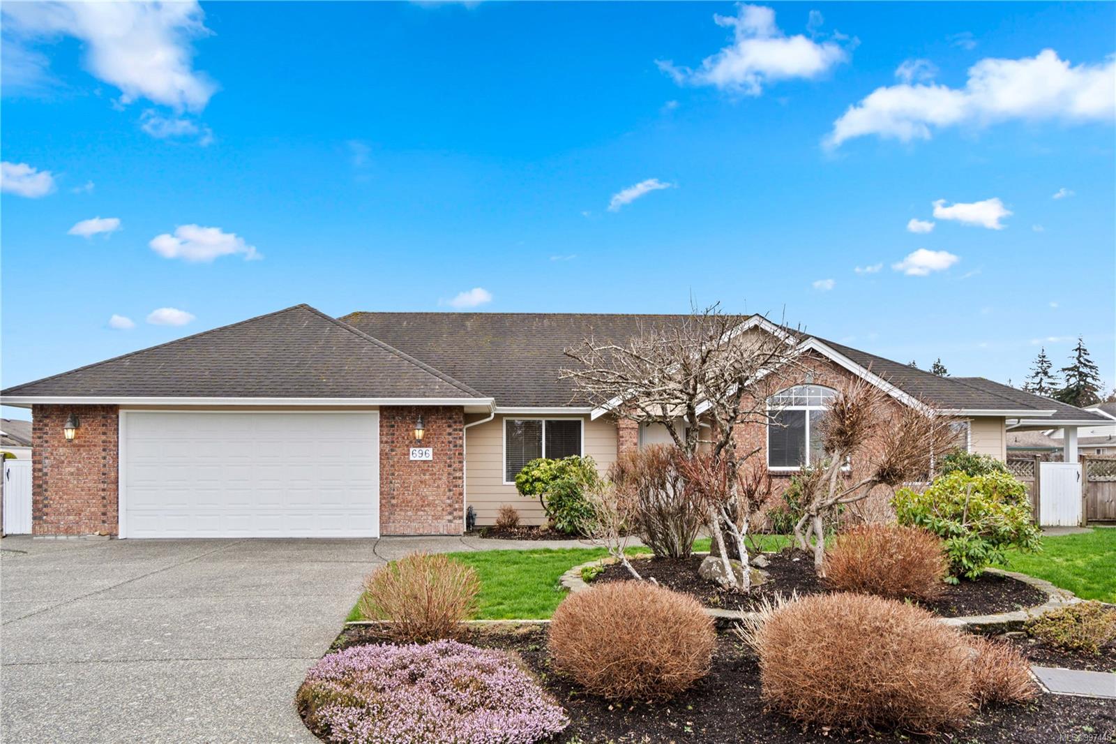 $889,900 - 696 Lynx Pl<br>British Columbia, V9K 2P3