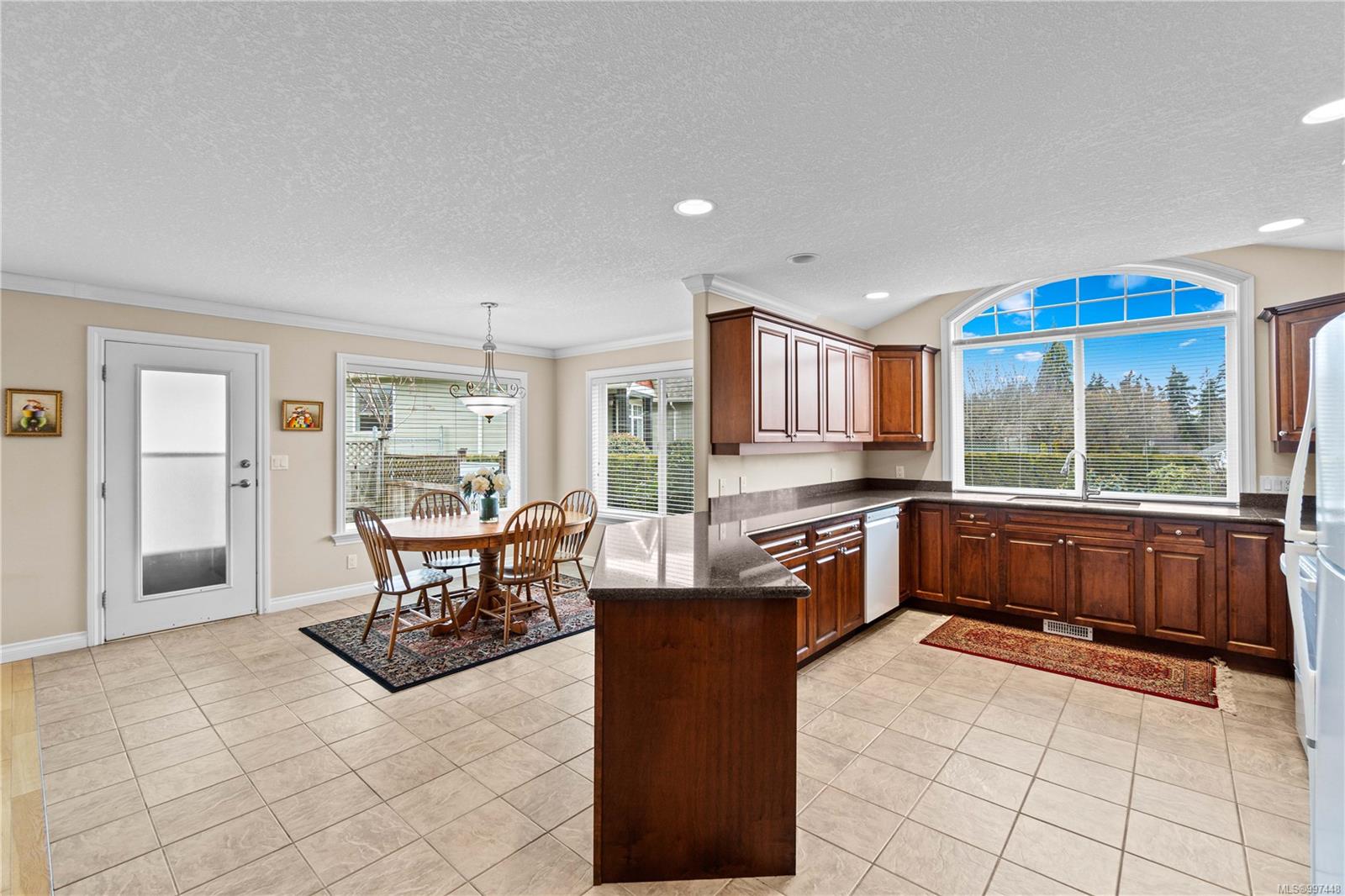 $889,900 - 696 Lynx Pl<br>British Columbia, V9K 2P3