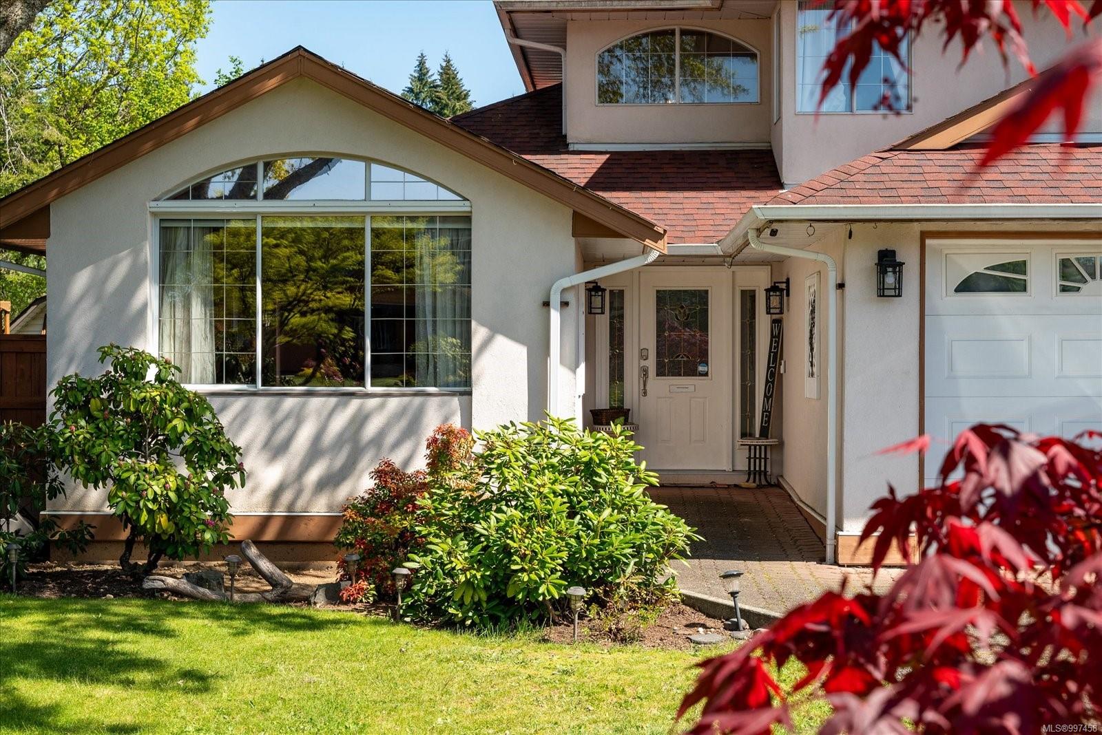 $849,900 - 3743 Meares Dr<br>British Columbia, V9Y 5H6