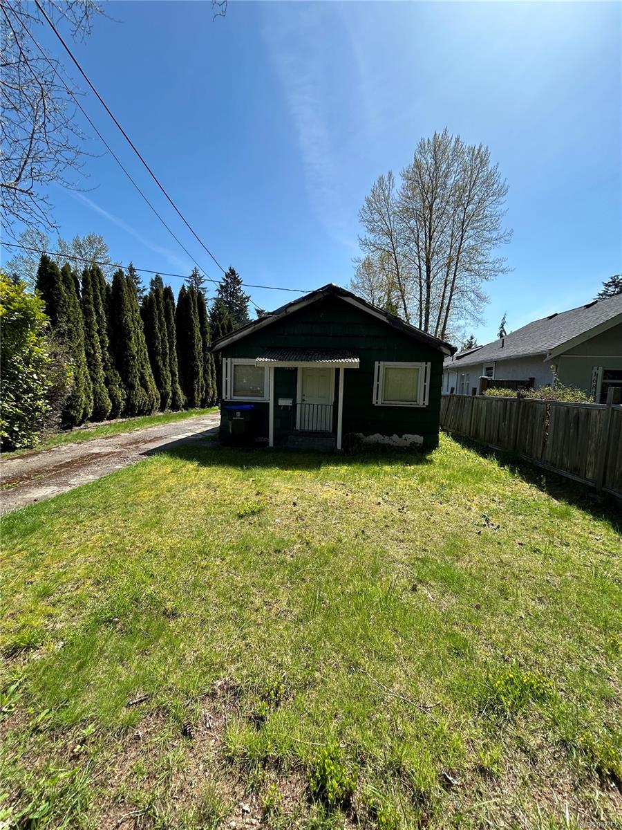$499,000 - 1600 15th St<br>British Columbia, V9N 2C2