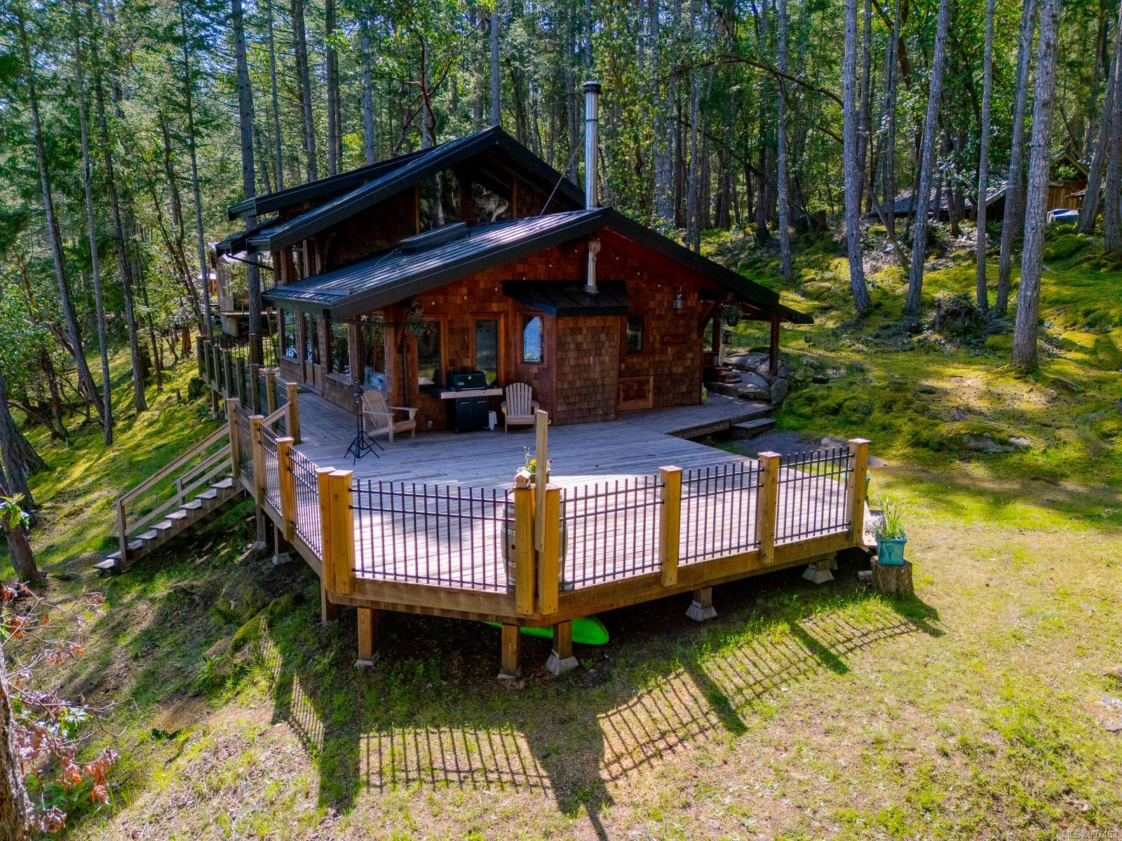 $985,000 - 550 Cardale Rd<br>British Columbia, A1A 1A1