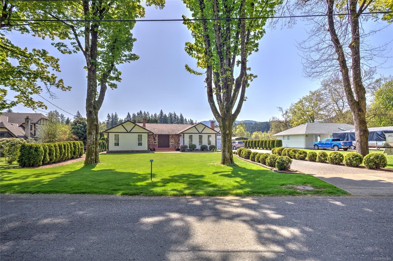 $1,139,000 - 4725 Fairbridge Dr<br>British Columbia, V9L 6N8