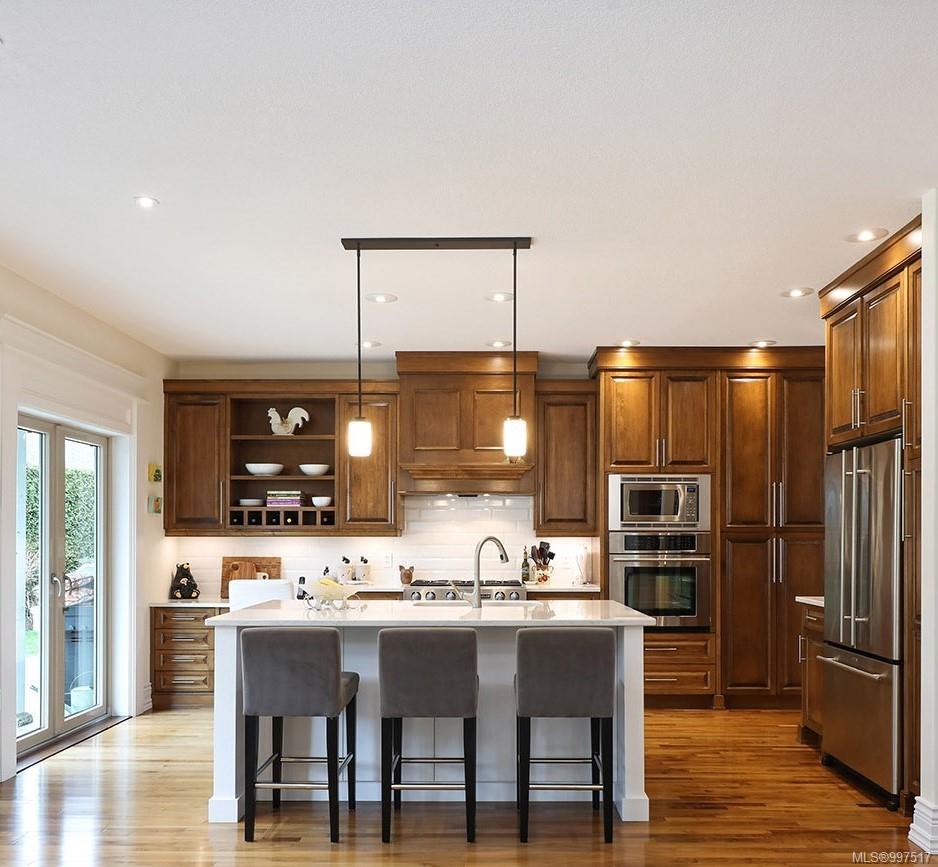 $1,795,000 - 842 Bluffs Dr<br>British Columbia, V9K 0A2