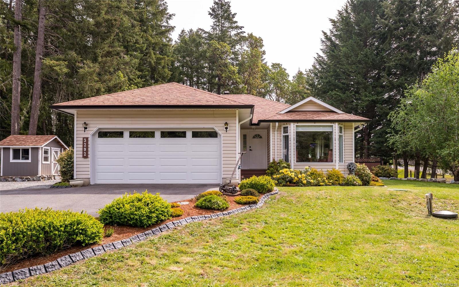 $1,275,000 - 3292/3294 Raymond Cres<br>British Columbia, V0R 1L6