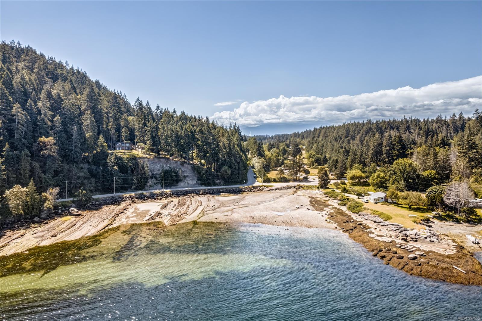 $1,950,000 - 215 Easthom Rd<br>British Columbia, V0R 1X2