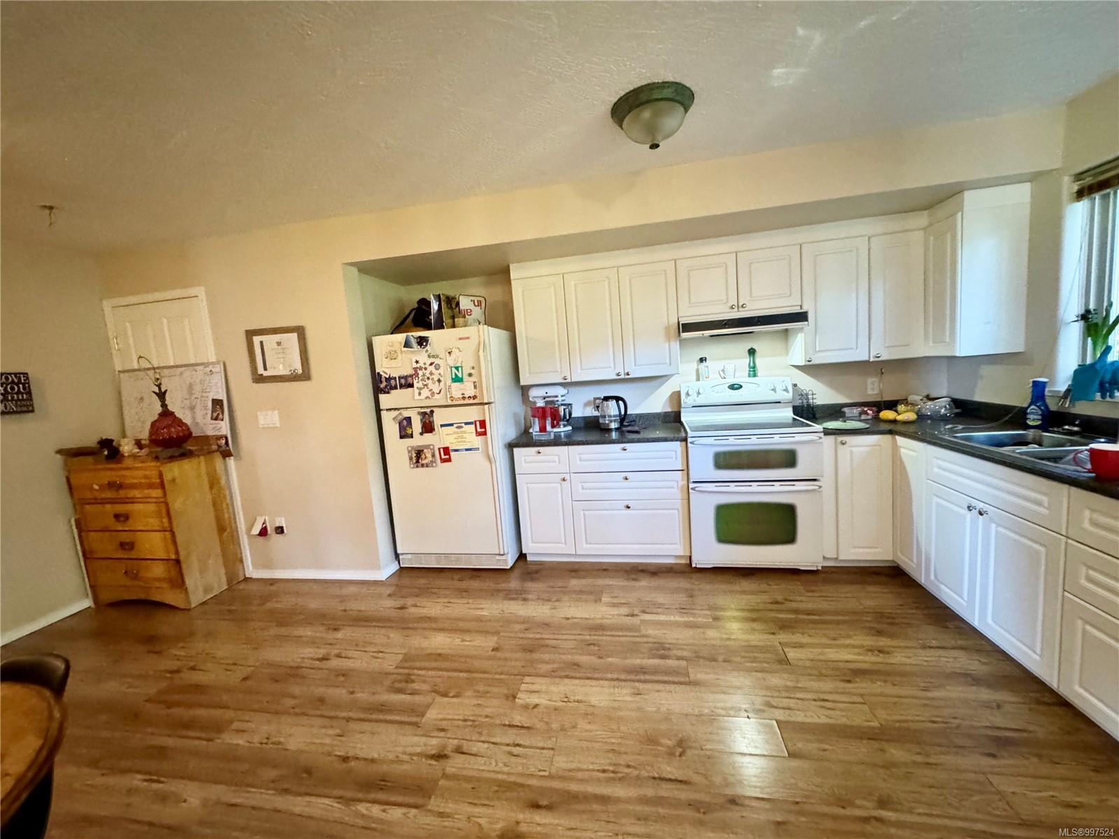 $1,050,000 - 5287 Crestview Dr<br>British Columbia, V9T 5Z8