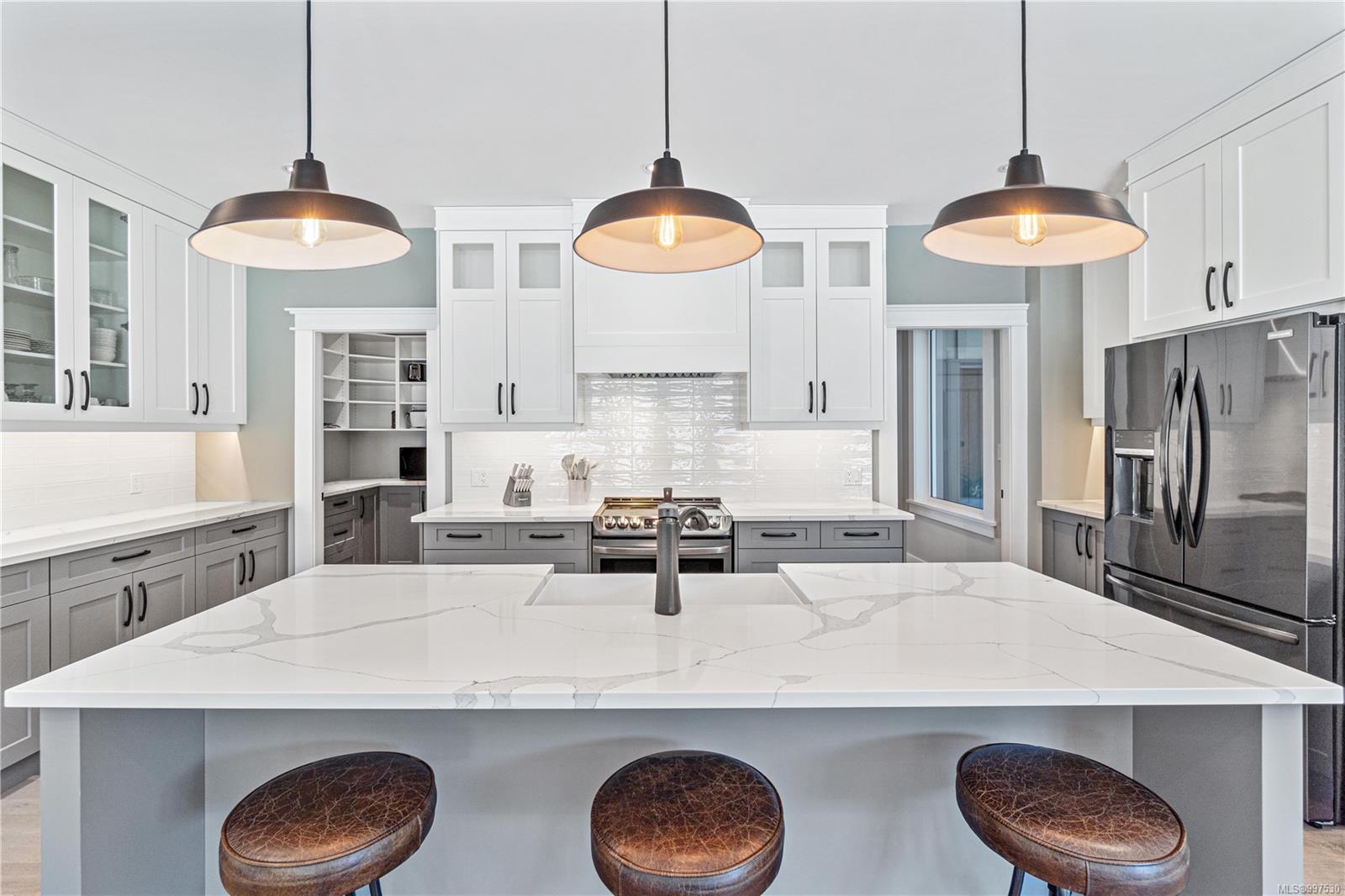$1,850,000 - 1227 Burbank Rd<br>British Columbia, V9K 2J5