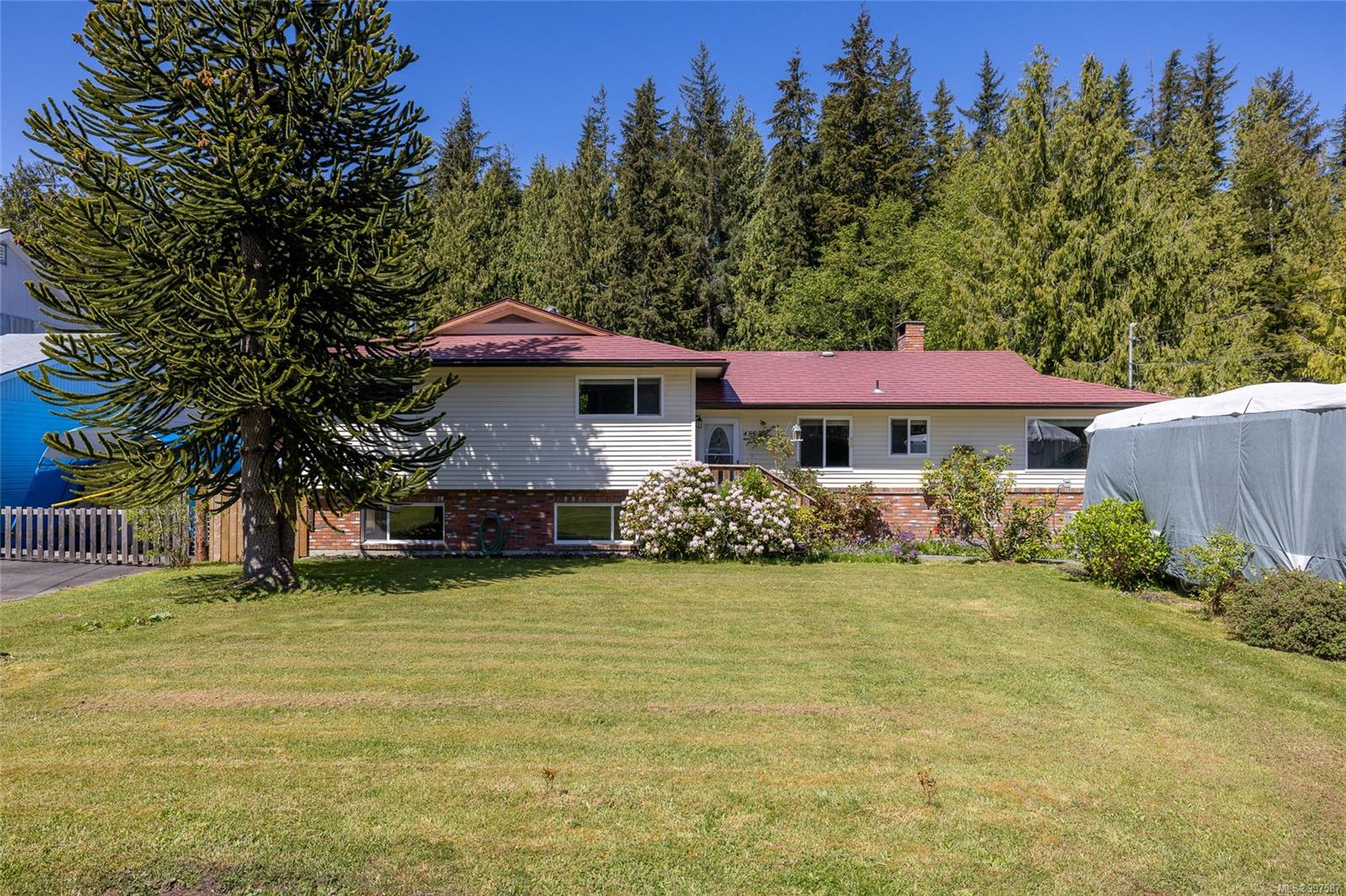 $699,000 - 4500 Byng Rd<br>British Columbia, V0N 2P0