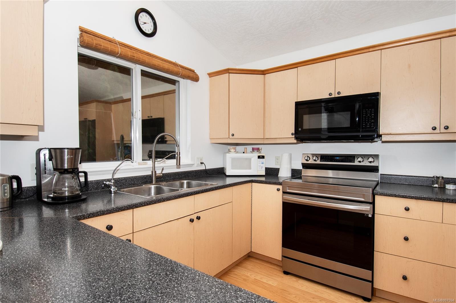 $586,900 - 1684 Lailah's Loop<br>British Columbia, V9K 2S3