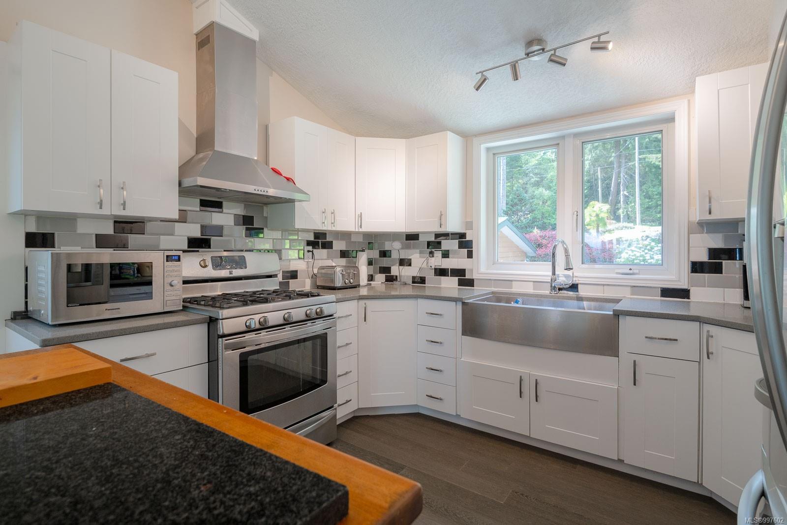 $1,100,000 - 149 Pilkey Point Rd<br>British Columbia, V0R 2Y0